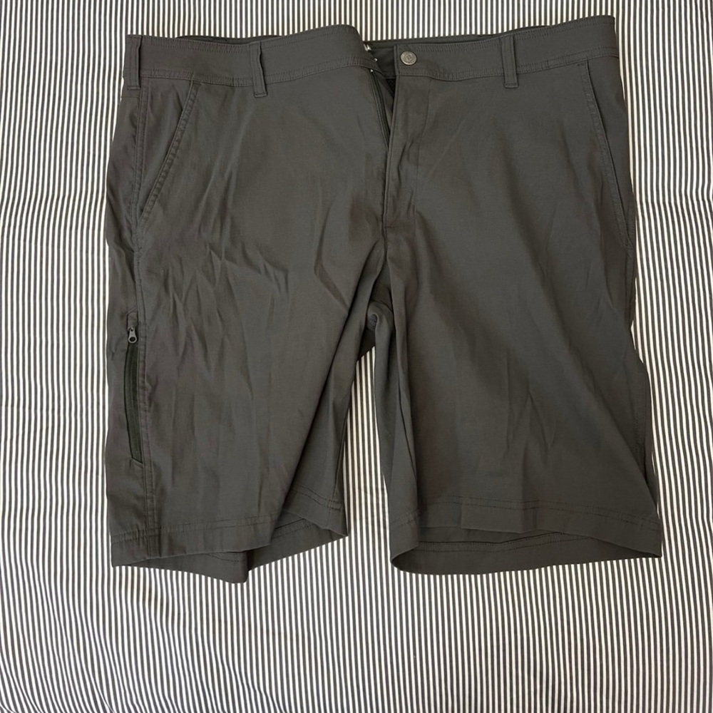 Columbia Men’s Omni-Shield Advanced Repellency Shorts Size 40